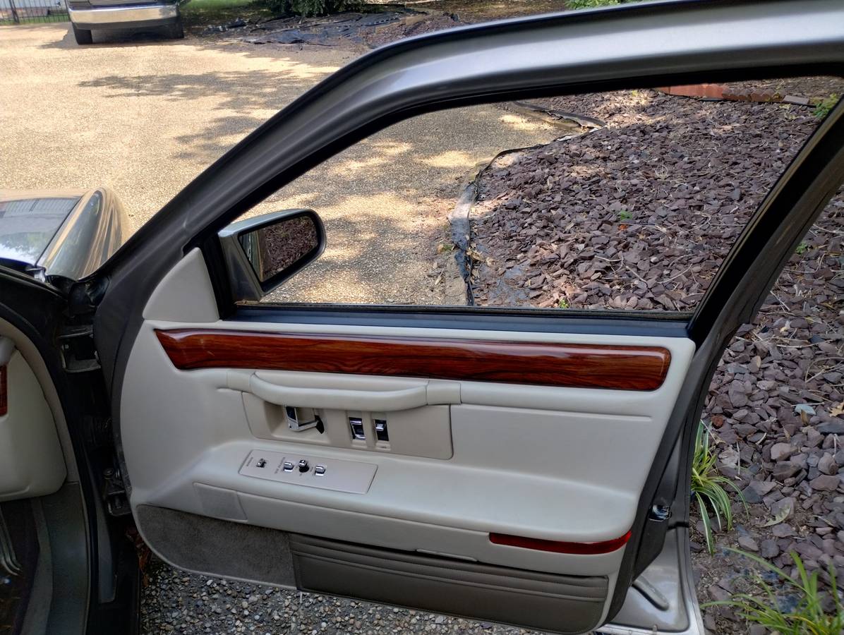 Cadillac-deville-1996-brown-9