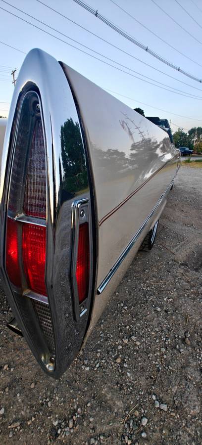 Cadillac-deville-convertible-1968-custom-12