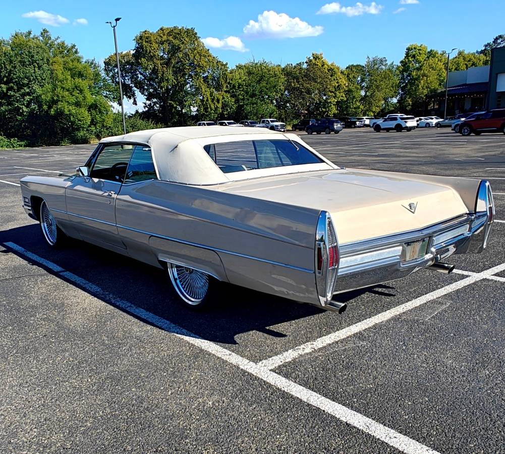 Cadillac-deville-convertible-1968-custom-17