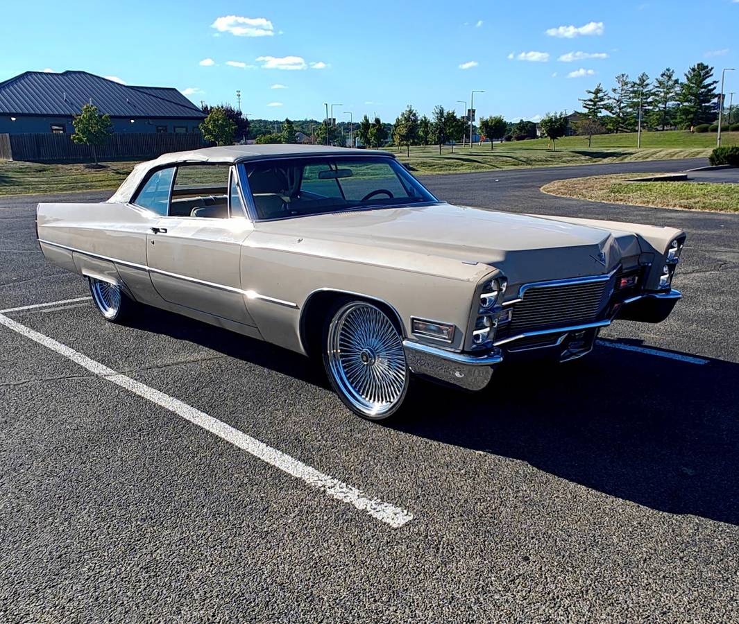 Cadillac-deville-convertible-1968-custom-18