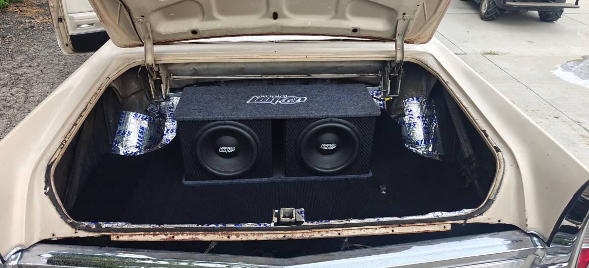 Cadillac-deville-convertible-1968-custom-2