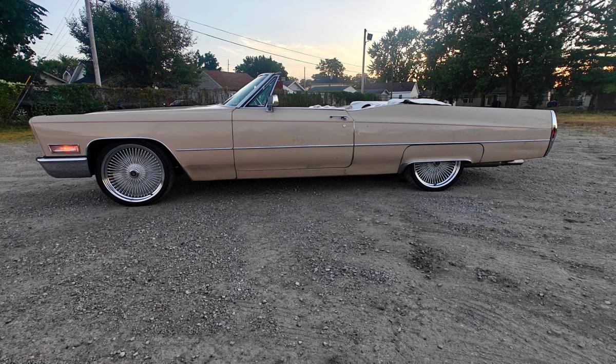 Cadillac-deville-convertible-1968-custom-9