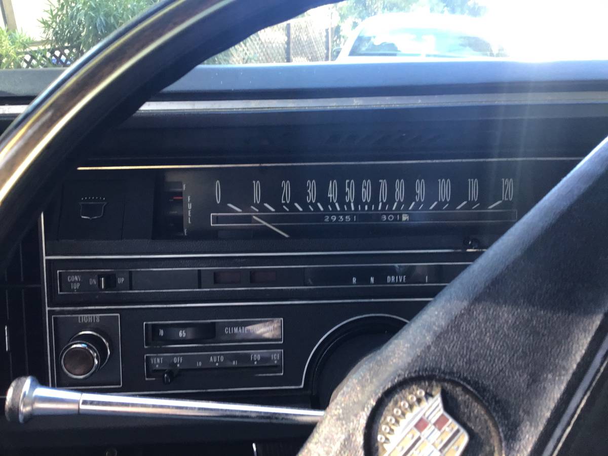 Cadillac-deville-convertible-1969-grey-3