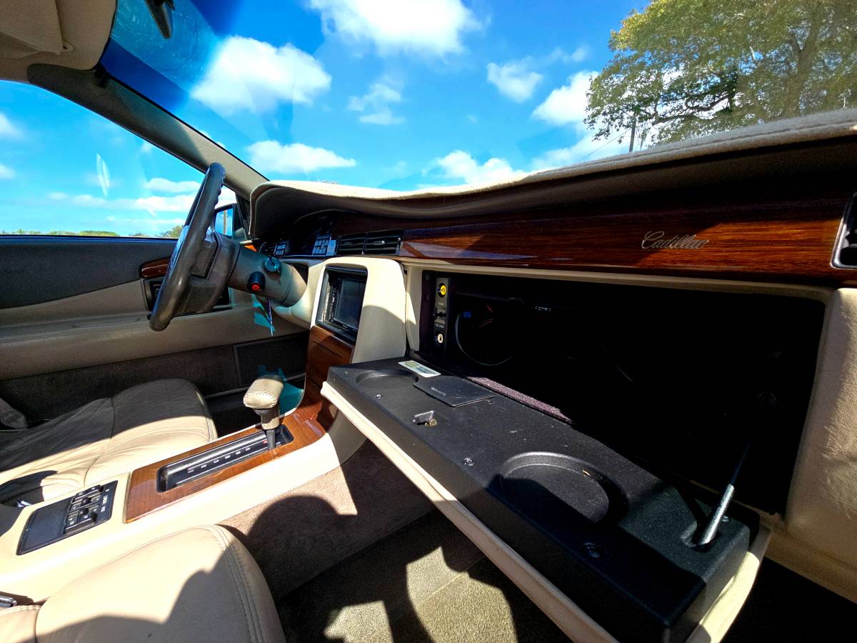 Cadillac-eldorado-touring-1992-13