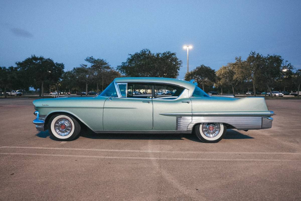 Cadillac-fleetwood-1957-custom-2