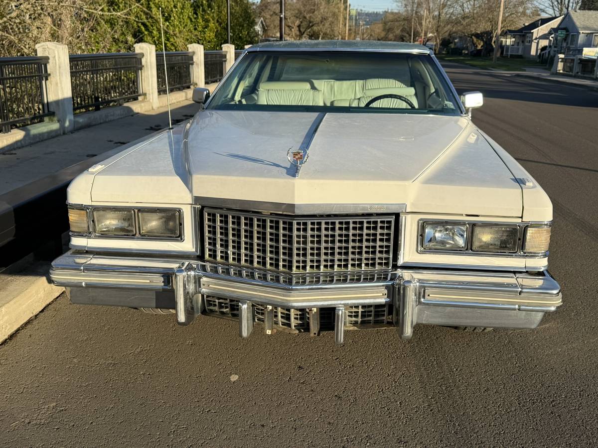 Cadillac-fleetwood-1976-white-1