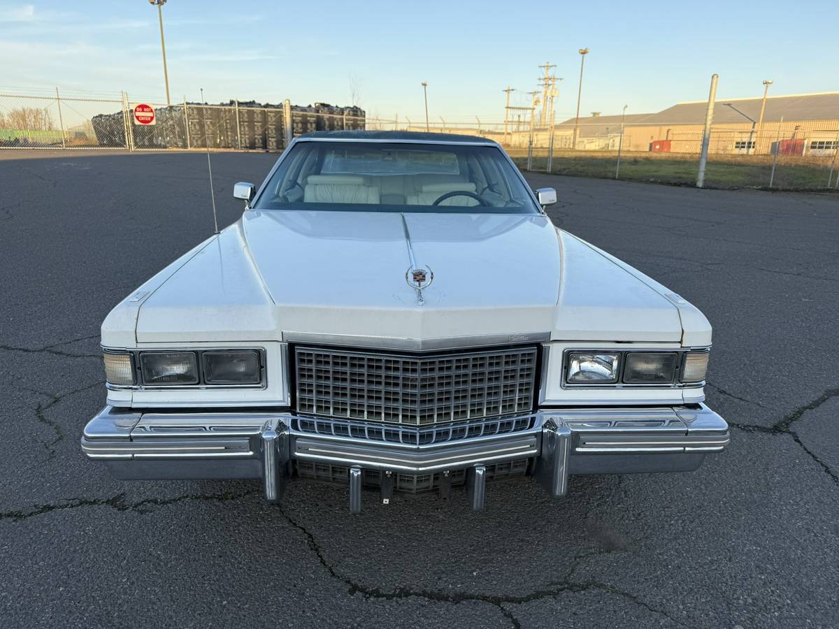Cadillac-fleetwood-1976-white-11