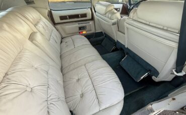 Cadillac-fleetwood-1976-white-12