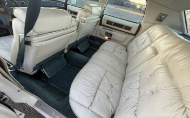 Cadillac-fleetwood-1976-white-13