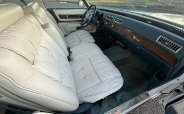 Cadillac-fleetwood-1976-white-14