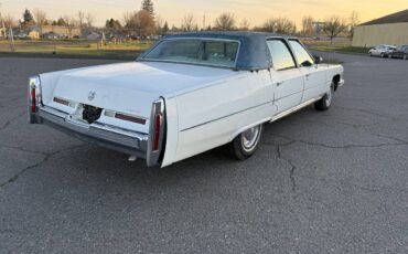 Cadillac-fleetwood-1976-white-19