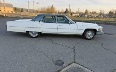 Cadillac-fleetwood-1976-white-2