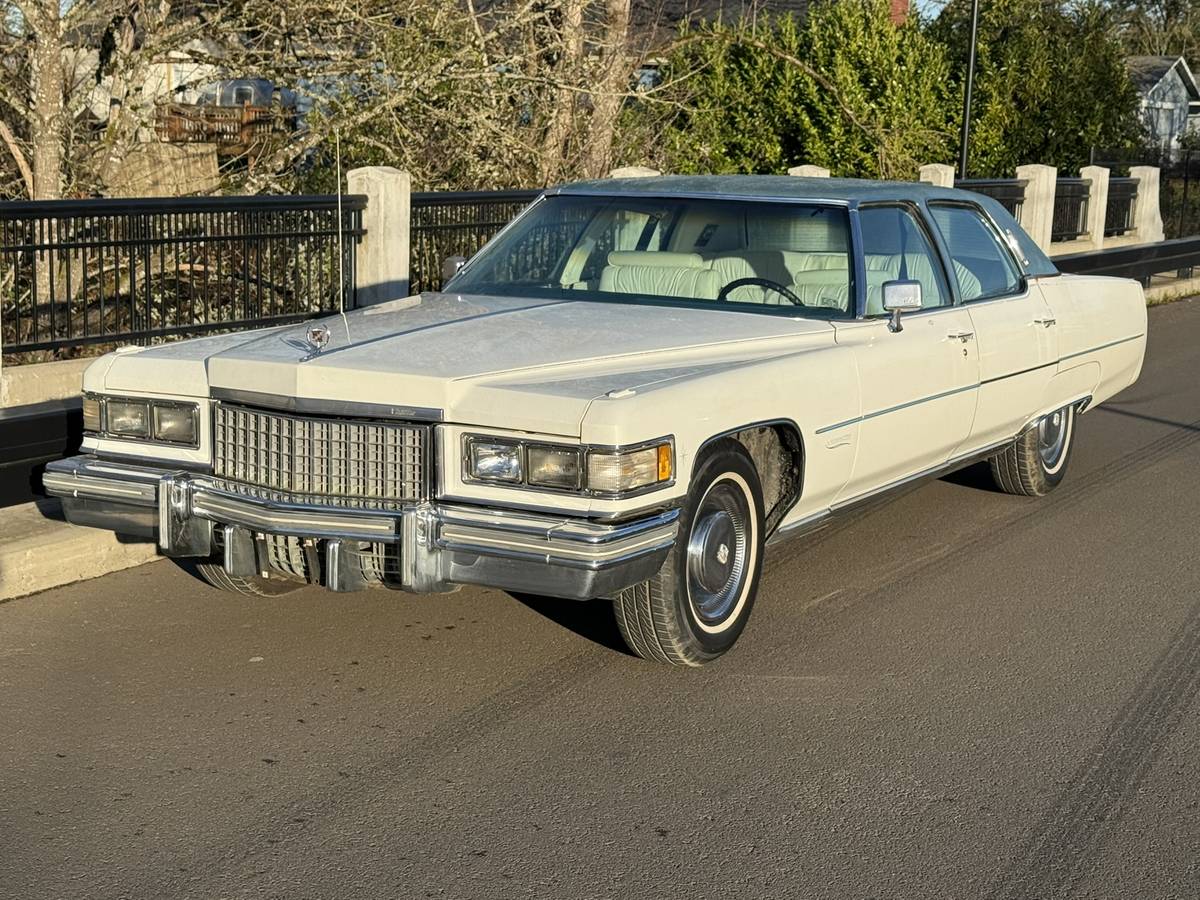 Cadillac-fleetwood-1976-white