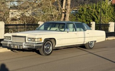 Cadillac-fleetwood-1976-white-3