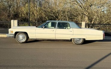 Cadillac-fleetwood-1976-white-4