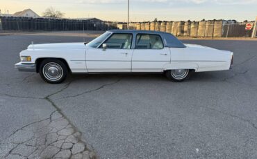 Cadillac-fleetwood-1976-white-5