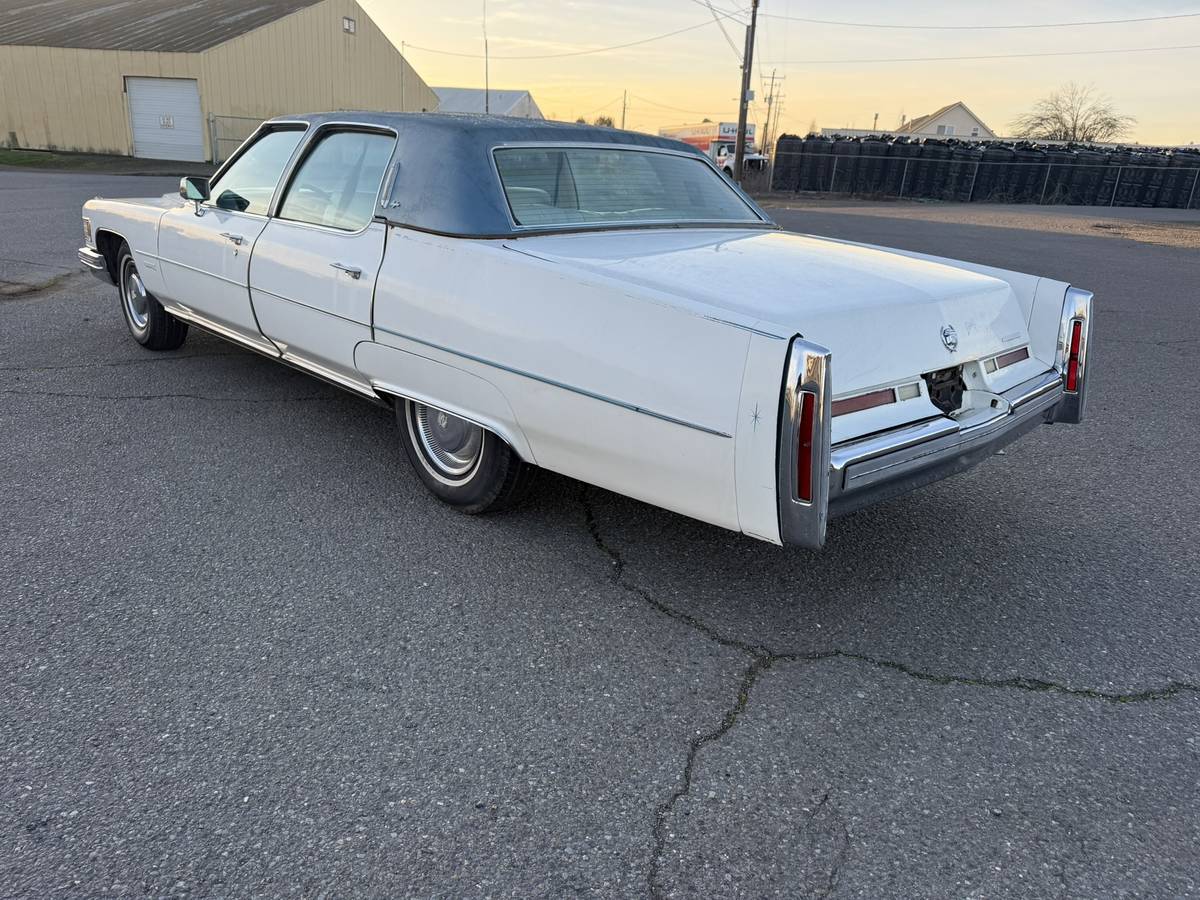 Cadillac-fleetwood-1976-white-6