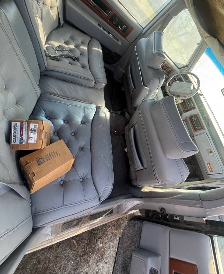 Cadillac-fleetwood-1990-silver-1