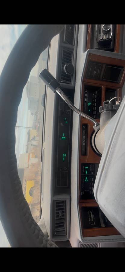 Cadillac-fleetwood-1990-silver-4