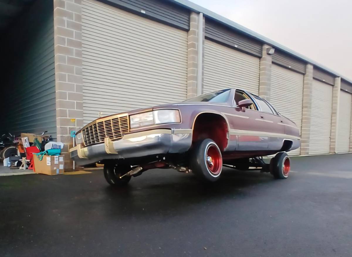 Cadillac-fleetwood-1993-10