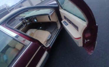 Cadillac-fleetwood-1993-12