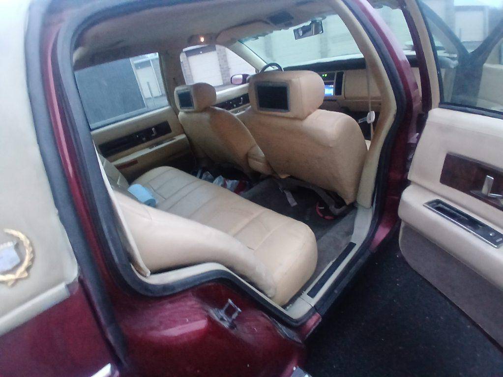 Cadillac-fleetwood-1993-13