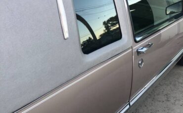 Cadillac-fleetwood-2-door-1991-brown-3