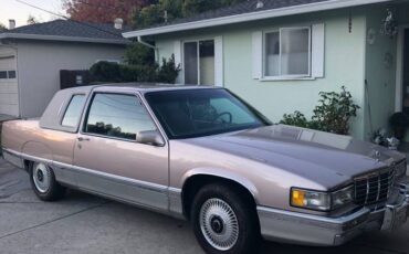 Cadillac-fleetwood-2-door-1991-brown