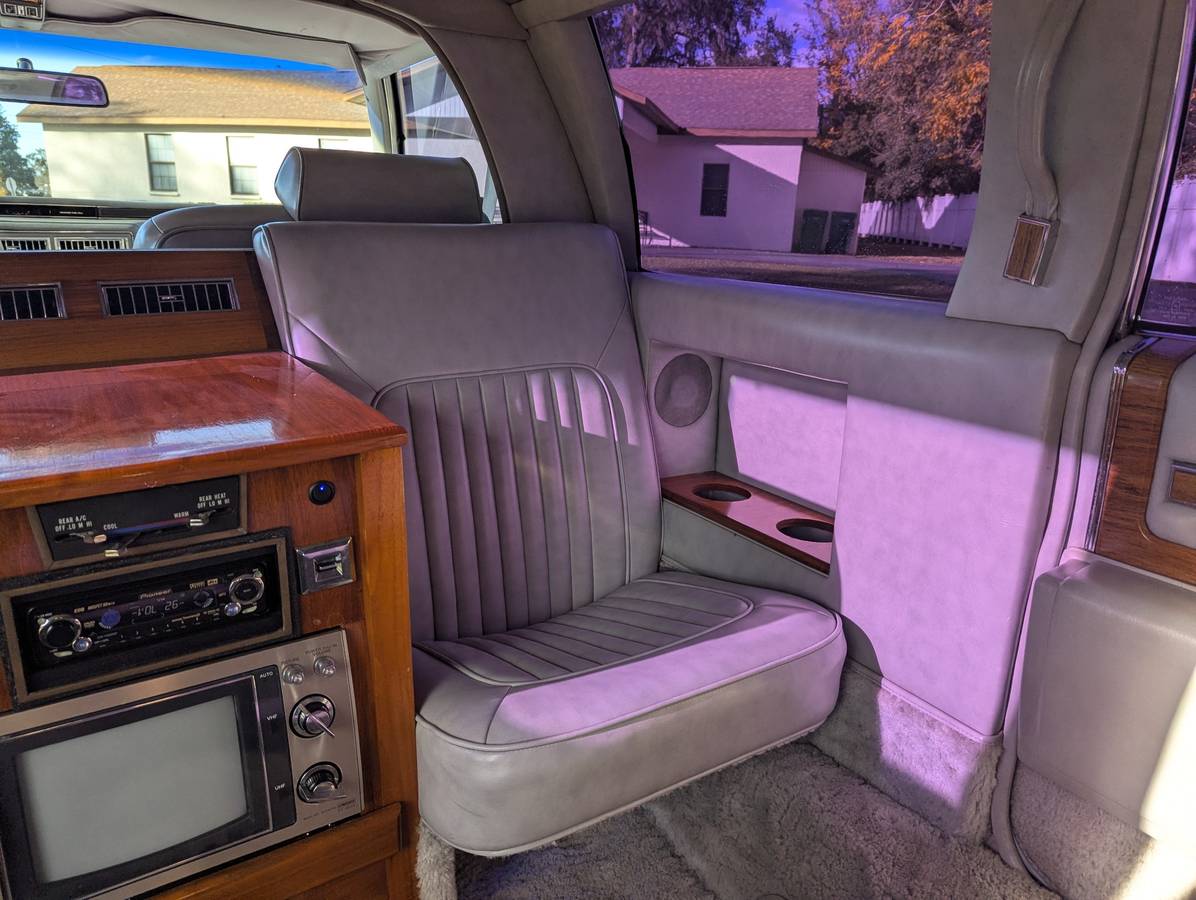 Cadillac-fleetwood-braum-1980-1