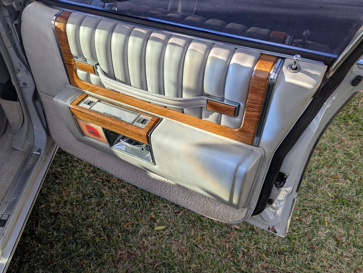 Cadillac-fleetwood-braum-1980-13