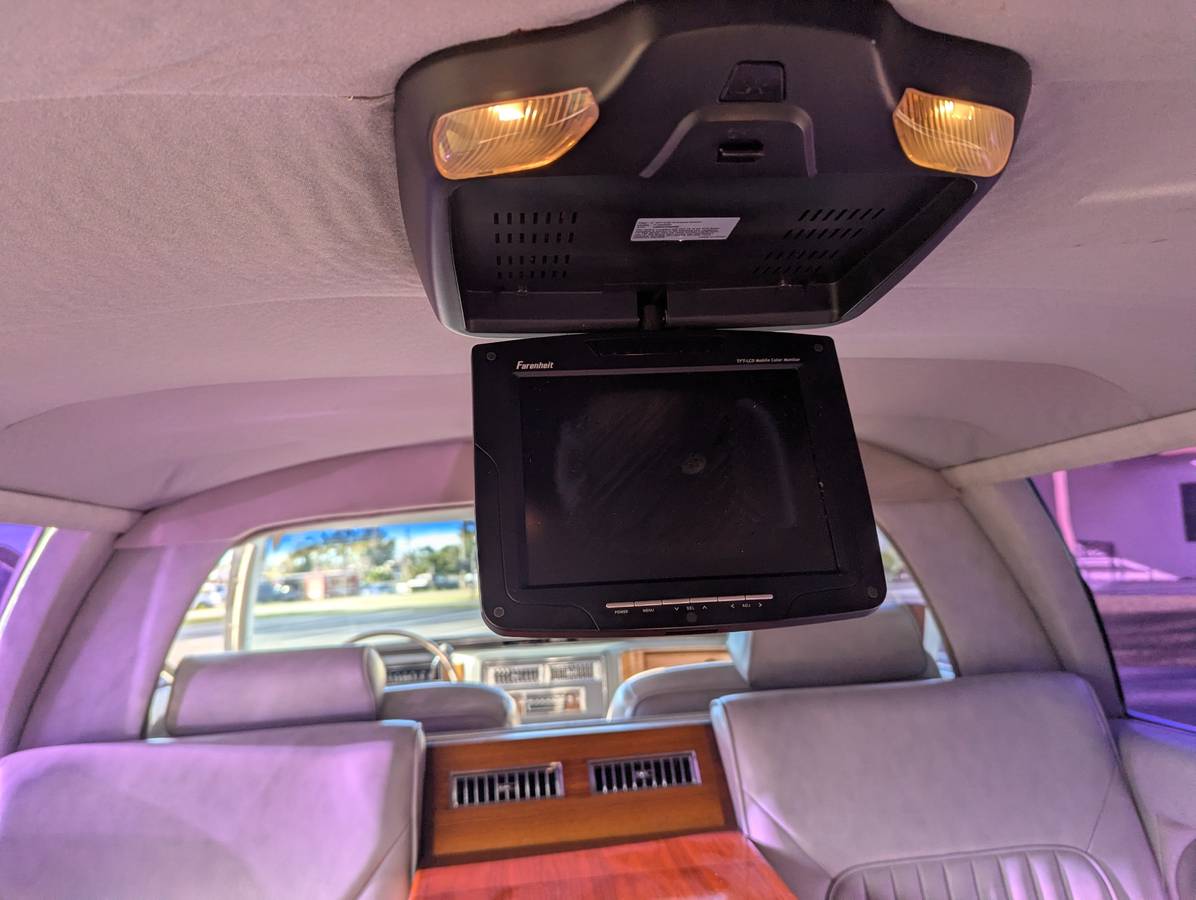 Cadillac-fleetwood-braum-1980-2