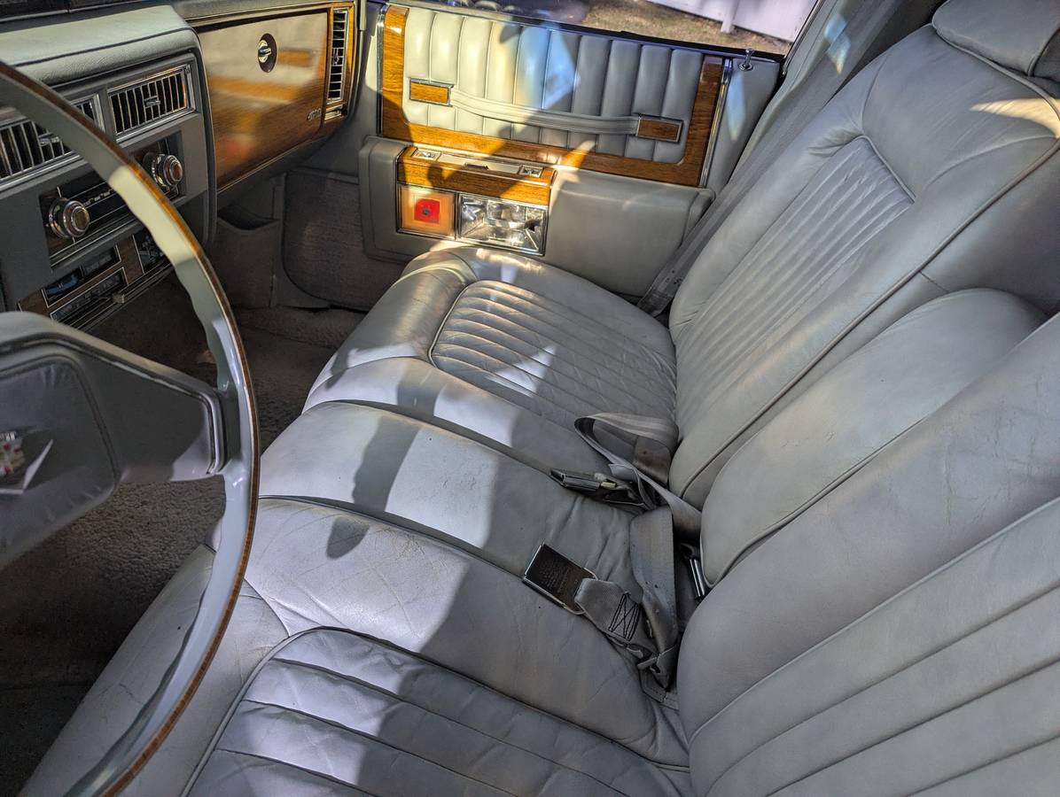 Cadillac-fleetwood-braum-1980-3