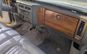 Cadillac-fleetwood-braum-1980-6