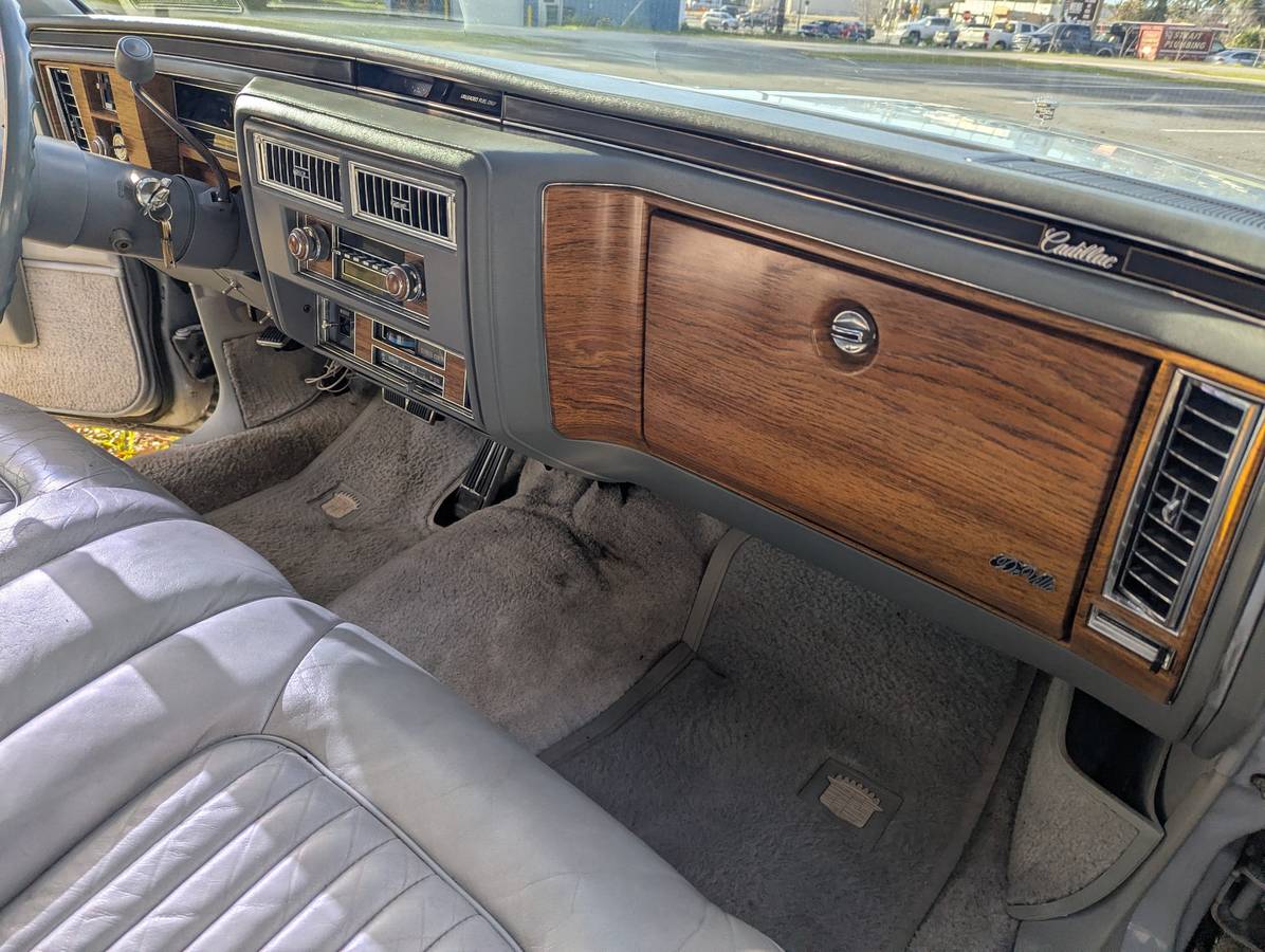 Cadillac-fleetwood-braum-1980-6