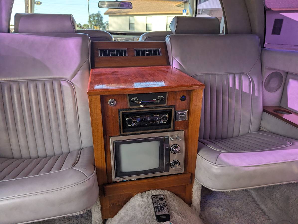 Cadillac-fleetwood-braum-1980-8