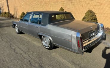 Cadillac-fleetwood-brougham-1982-2