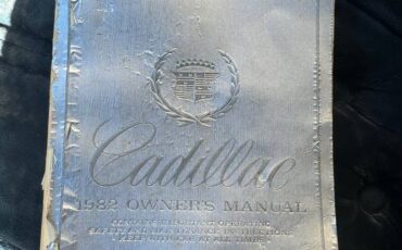 Cadillac-fleetwood-brougham-1982-3