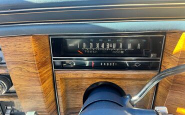 Cadillac-fleetwood-brougham-1982-5