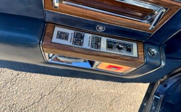 Cadillac-fleetwood-brougham-1982-7