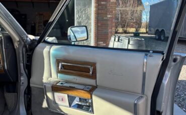 Cadillac-fleetwood-brougham-1984-silver-10