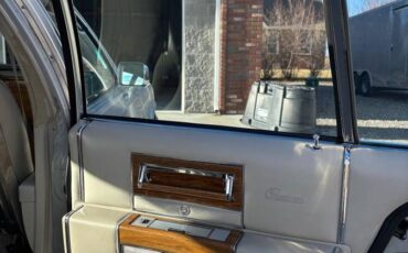 Cadillac-fleetwood-brougham-1984-silver-11