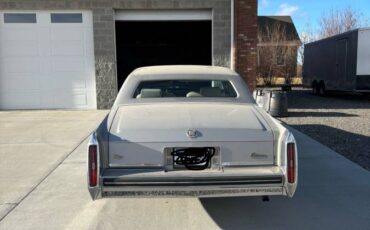 Cadillac-fleetwood-brougham-1984-silver-15