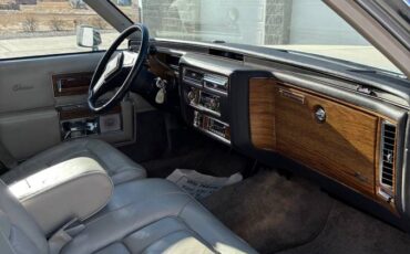 Cadillac-fleetwood-brougham-1984-silver-3