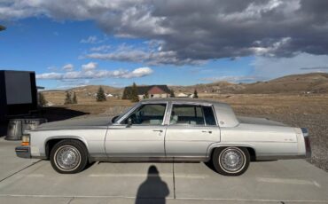 Cadillac-fleetwood-brougham-1984-silver