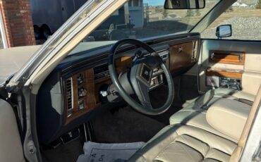 Cadillac-fleetwood-brougham-1984-silver-4