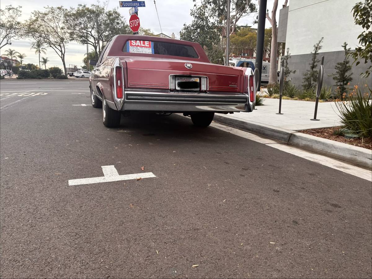 Cadillac-fleetwood-brougham-1988-red-4