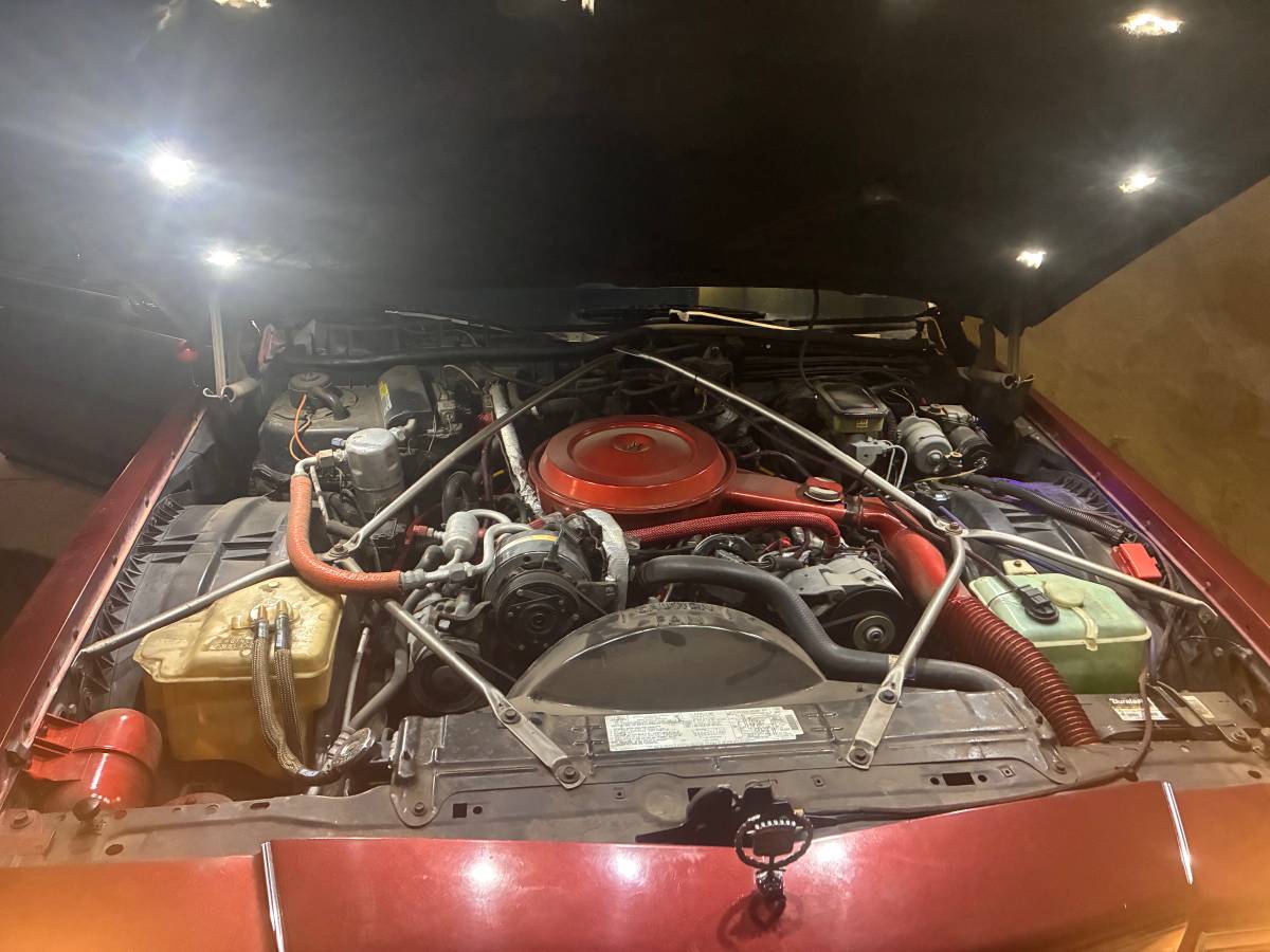 Cadillac-fleetwood-brougham-1988-red-9