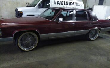 Cadillac-fleetwood-brougham-1990-red-2
