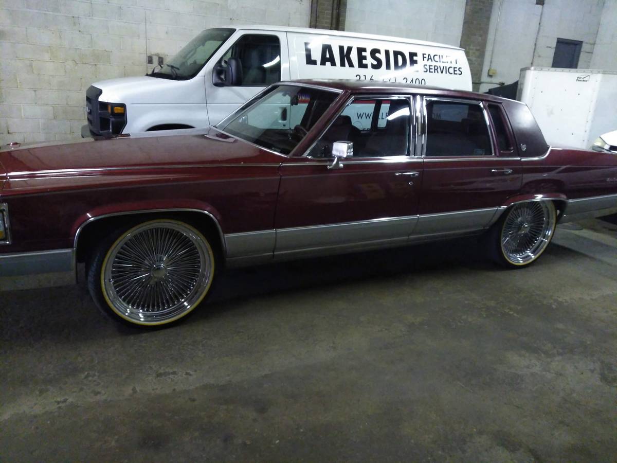 Cadillac-fleetwood-brougham-1990-red-2