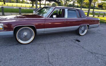 Cadillac-fleetwood-brougham-1990-red